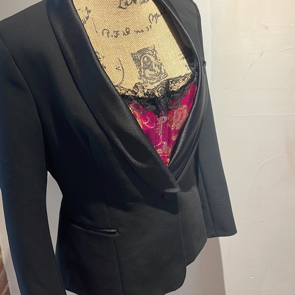 Ladies tuxedo - Picture 2 of 11